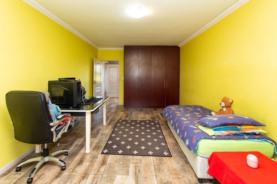 6 Bedroom Property for Sale in Vredekloof Heights Western Cape